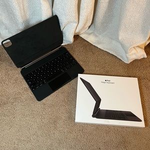 Apple Magic Keyboard 11 inch